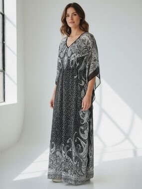 Speed Control Black & White V-Neck Dress